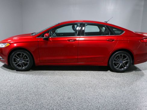 Used 2018 Ford Fusion SE w/ Equipment Group 201A FWD image 10