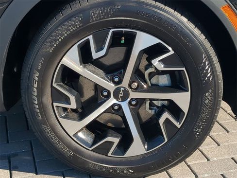 Used 2025 Kia Sportage EX image 12