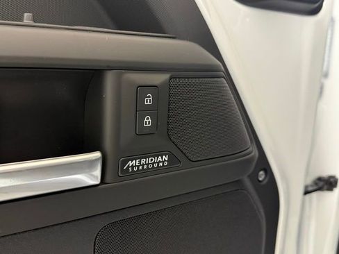 New 2026 Land Rover Defender 110 X-Dynamic SE image 24