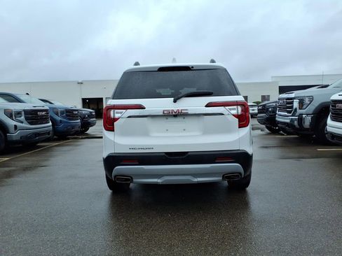 Used 2023 GMC Acadia SLT w/ Technology Package FWD image 6