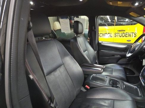 Used 2019 Dodge Grand Caravan GT image 34