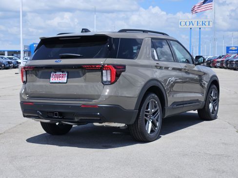 New 2026 Ford Explorer ST-Line w/ ST-Line Street Pack RWD image 5