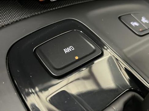 Used 2024 Chevrolet Equinox Premier image 40