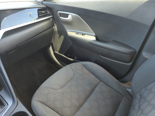 Used 2020 Kia Niro LX FWD image 26