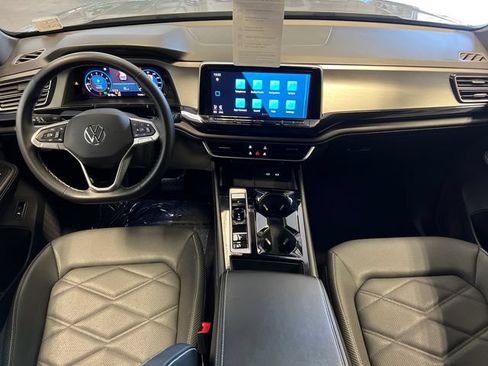 Certified 2024 Volkswagen Atlas Cross Sport SE FWD image 19
