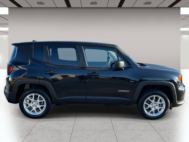 Used 2023 Jeep Renegade Latitude AWD/4WD image 2