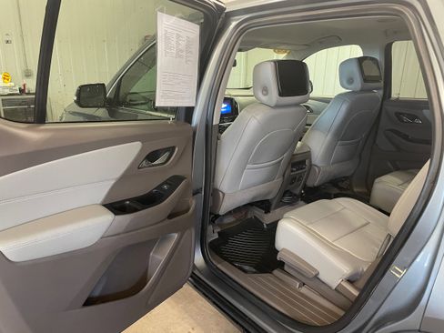 Used 2020 Chevrolet Traverse LT w/ LT Premium Package image 19