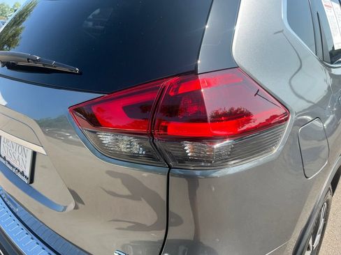 Used 2019 Nissan Rogue SV w/ Premium Package FWD image 43