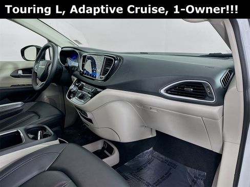 Used 2024 Chrysler Pacifica Touring-L image 30