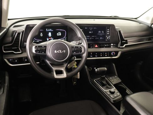 Used 2023 Kia Sportage LX AWD/4WD image 2