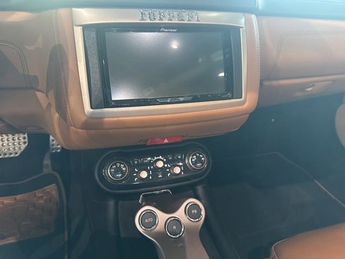 Used 2014 Ferrari California image 24