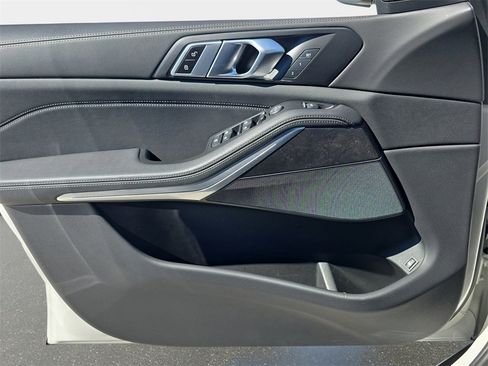 Used 2024 BMW X5 xDrive50e w/ Parking Assistance Package image 31