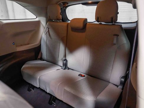 Used 2022 Toyota Sienna LE FWD image 22