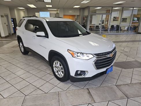 Used 2020 Chevrolet Traverse LT w/ Driver Confidence II Package AWD/4WD image 9
