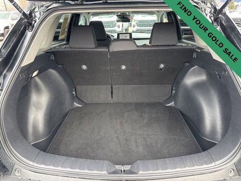 Used 2025 Toyota Corolla Cross LE image 12