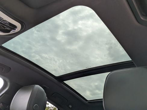 Certified 2022 Porsche Macan S AWD/4WD image 20