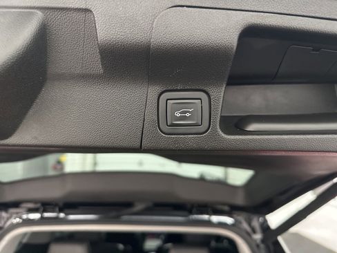 Used 2023 GMC Acadia AT4 w/ Technology Package image 40