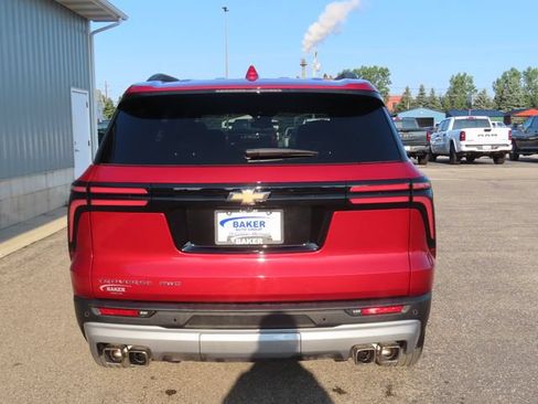 Used 2025 Chevrolet Traverse LT w/ Driver Confidence Package AWD/4WD image 9