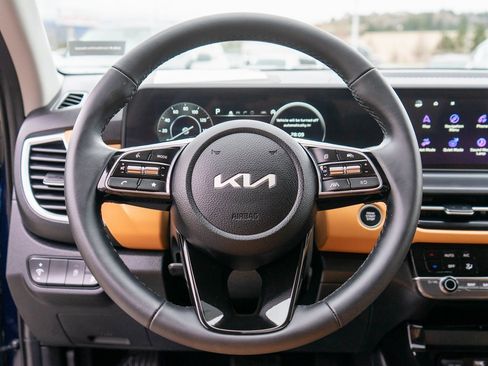 Certified 2026 Kia Seltos EX w/ EX Sunroof Package image 15