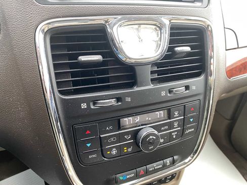 Used 2012 Chrysler Town & Country Touring-L w/ Entertainment Group #2 image 23