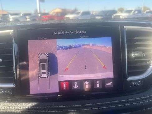 Used 2021 Chrysler Pacifica Touring-L image 33