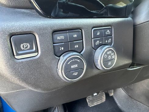 Used 2022 Chevrolet Silverado 1500 LTZ w/ LTZ Convenience Package II AWD/4WD image 18