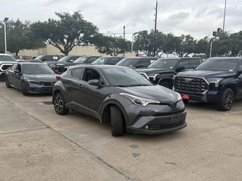 Used 2019 Toyota C-HR Limited FWD image 2