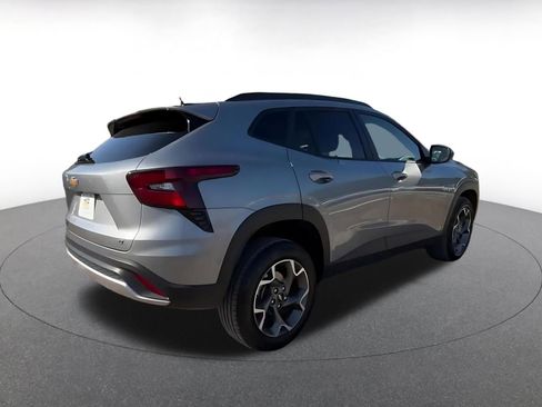 Used 2025 Chevrolet Trax LT image 17