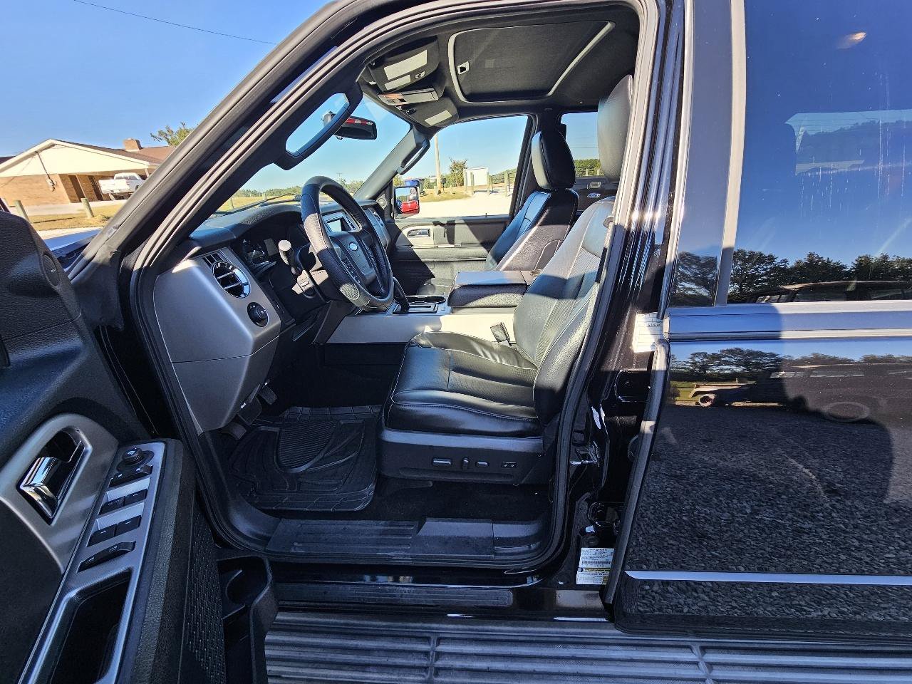 Used 2017 Ford Expedition EL XLT w/ Equipment Group 202A AWD/4WD image 14