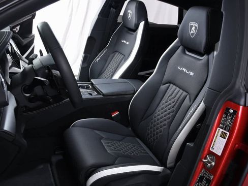 Used 2024 Lamborghini Urus Performante image 13