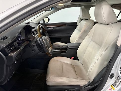 Used 2013 Lexus ES 350 w/ Luxury Pkg FWD image 9