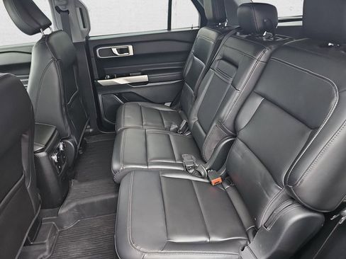 Used 2022 Ford Explorer XLT w/ Equipment Group 202A image 16