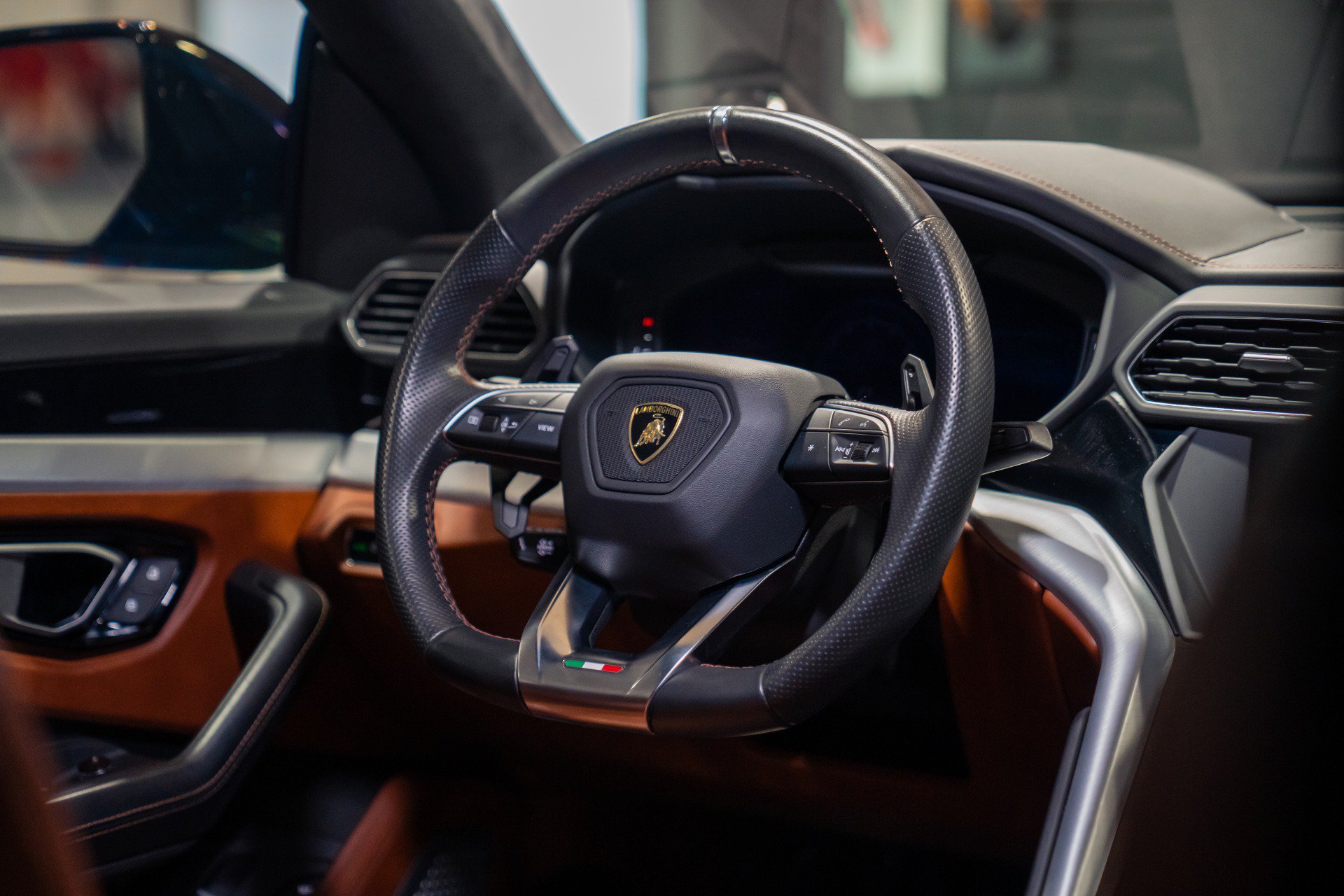 Used 2019 Lamborghini Urus AWD/4WD image 36