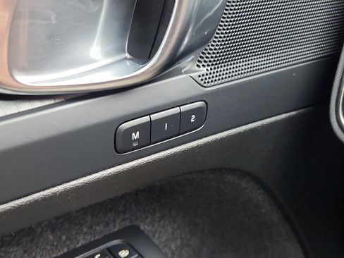 Certified 2025 Volvo XC40 B5 Plus image 29