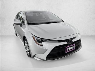 Used 2023 Toyota Corolla LE video 3