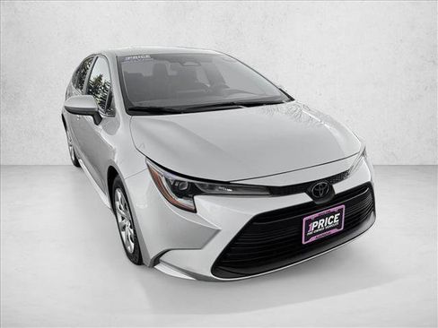 Used 2023 Toyota Corolla LE image 3