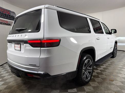 Used 2024 Jeep Wagoneer L Series II w/ Flexible Seating Group RWD image 4