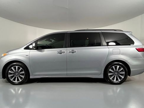 Used 2018 Toyota Sienna XLE Premium image 5