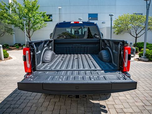 Used 2025 Ford F250 Platinum w/ Platinum Plus Package AWD/4WD image 41