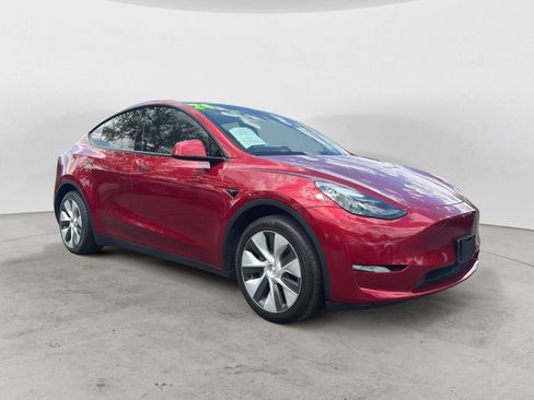 Used 2024 Tesla Model Y Long Range AWD/4WD image 1