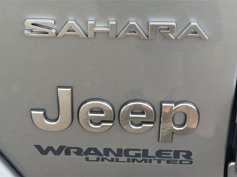 Used 2021 Jeep Wrangler Unlimited Sahara w/ Cold Weather Group AWD/4WD image 21