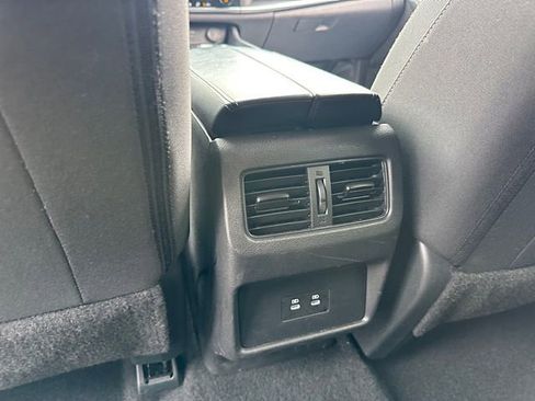 Used 2025 Nissan Rogue SV FWD image 19