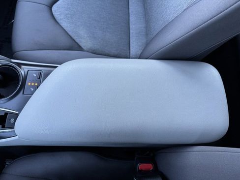 Certified 2018 Toyota Camry LE image 19