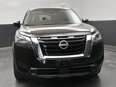 Used 2024 Nissan Pathfinder SV image 3