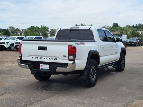 Used 2018 Toyota Tacoma TRD Off-Road AWD/4WD image 5