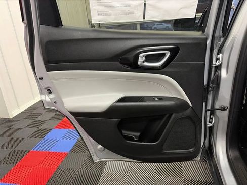 Used 2025 Jeep Compass Limited AWD/4WD image 13