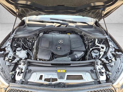 Used 2024 Mercedes-Benz GLC 300 4MATIC image 23