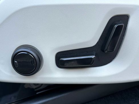 Used 2025 Volvo XC90 T8 Plus w/ Protection Package Premier image 23