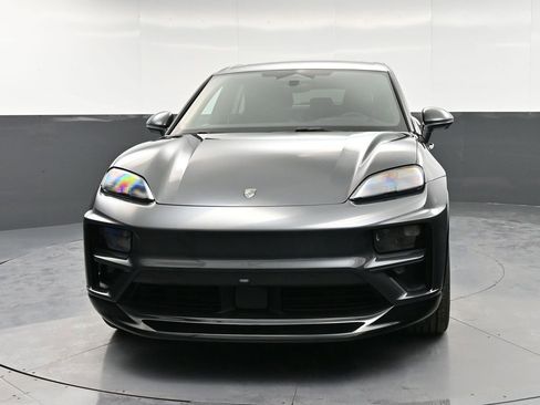 Certified 2024 Porsche Macan Turbo Electric AWD/4WD image 11