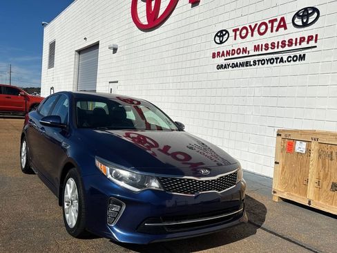 Used 2018 Kia Optima S image 3